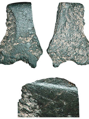 學者在西澳發掘出多塊斧頭碎片。（澳洲國家大學相片）