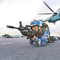 特戰隊員的直升機滑降訓練。（互聯網圖片）