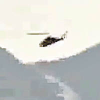 土軍直升機遠處飛過。