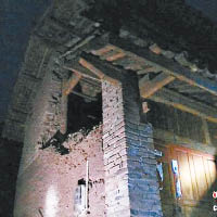 地震後有房屋受損。