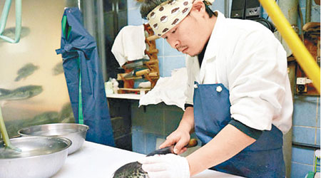 在日本，僅有證明書的餐廳才可以提供河豚料理。