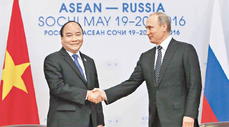 俄羅斯欲與東盟拉近關係。圖為俄總統普京迎接越南總理阮春福。