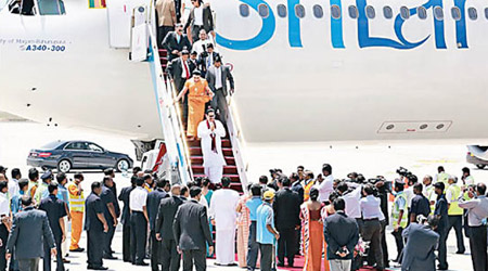 機場開通時，時任總統拉賈帕克薩曾乘機抵達。