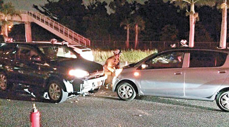 梅希亞醉酒駕駛出事，其房車車頭撞毀（左）。（互聯網圖片）