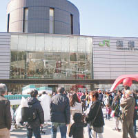 函館市主要車站提供免費借傘服務，以方便遊客。（互聯網圖片）