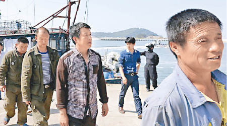 多名中國船員日前在延坪島上被警方扣查，其後遣返中國。（資料圖片）