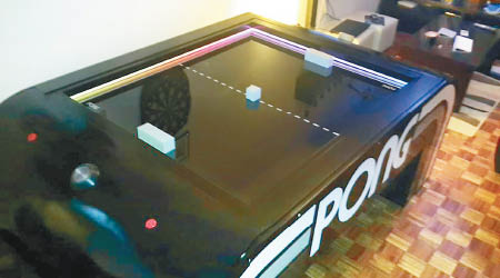 實體球桌Pong Table。