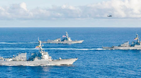 美軍三艘神盾級導彈驅逐艦近期在南海巡航。（互聯網圖片）