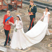 威廉王子跟凱瑟琳大婚時，皮帕（右一）曾當伴娘。