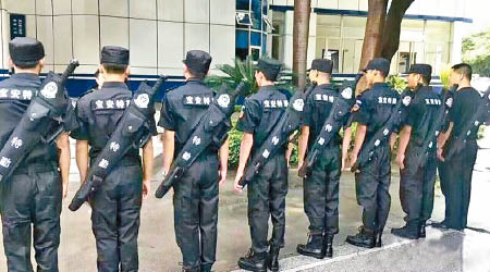 網傳寶安區警方組建「大刀隊」。（互聯網圖片）
