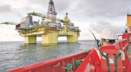 菲盼與華合作開發南海資源，圖為中方在南海建造的鑽油台。（資料圖片）