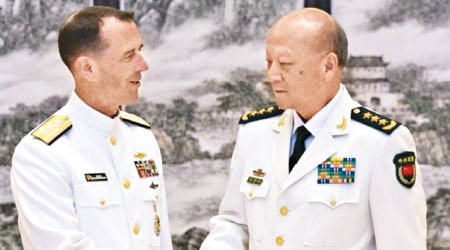 理查森（左）訪華期間曾與中國海軍司令吳勝利上將會面。