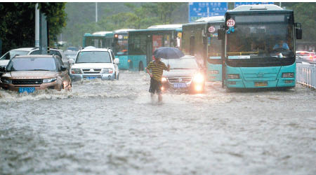 深圳因地下水管問題多多，故每逢暴雨都會造成多處水浸。