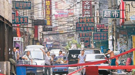 充滿港式招牌的陳寨，有「中原小香港」之稱。（互聯網圖片）