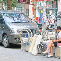 村民陸續搬出陳寨。（互聯網圖片）