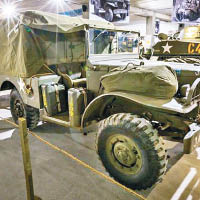 博物館展出大量二戰軍備。