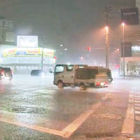 西日本多個地方受風暴影響下大雨。（互聯網圖片）