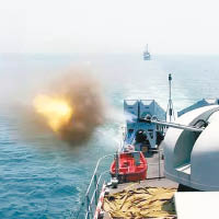 艦船進行實彈火炮攻擊訓練。（互聯網圖片）
