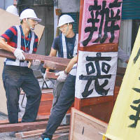 高雄出動數百警力配合農業局拆市場。（互聯網圖片）