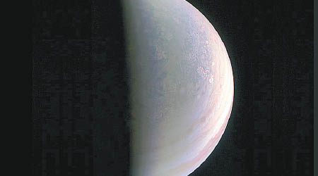 朱諾號飛抵木星一窺近貌。（NASA圖片）