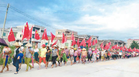 烏坎村民昨遊行聲援被囚的林祖戀。