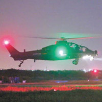 武直10武裝直升機亦在夜間訓練。（互聯網圖片）