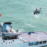為提高跨海作戰能力，武直10武裝直升機亦參與聯合海軍訓練。