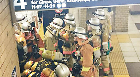 大批消防員趕至霞關站滅火。（互聯網圖片）