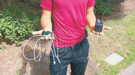 弗倫克持自製充電器上學，引起風波。