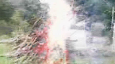賈力歐卡在火堆中被活活燒死。（互聯網圖片）