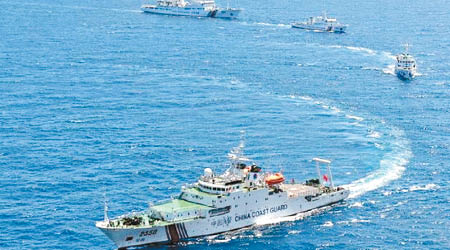 中國海警船及漁船頻頻出現在釣魚島周邊海域。（資料圖片）