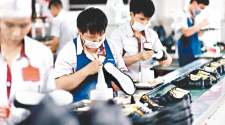 溫州鹿城區有中國鞋城之稱，吸引各地工人前來謀生。