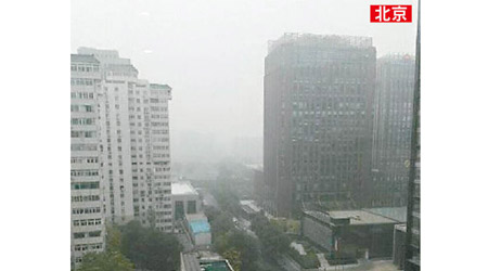 北京能見度不足百米。（互聯網圖片）