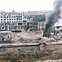 榆林市府谷縣一座建築物發生爆炸，地底冒出濃煙。