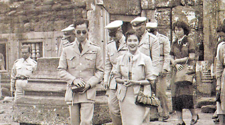 泰王蒲眉蓬與詩麗吉王后當年訪問呵叻府披瑪難縣。