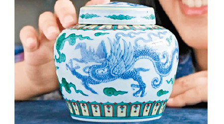 中國清代雍正時期製造的瓷罐。