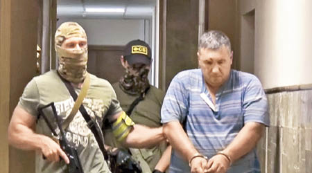 FSB早前在克里米亞拘捕涉嫌策動恐襲的烏克蘭人（右）。