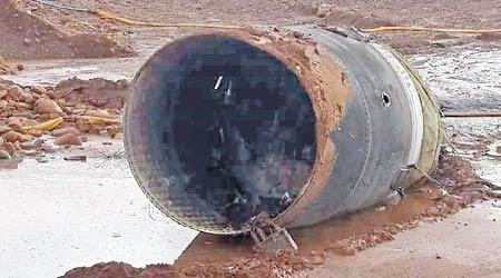 緬甸北部翡翠礦場發現巨大不明金屬物體從天而降。（互聯網圖片）