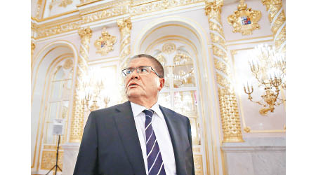 烏柳卡耶夫批准收購議案後，於周一收取賄款。