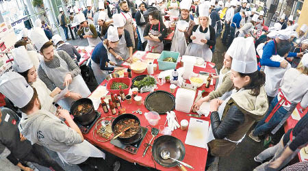 大批廚師應倫敦中餐學校「鍋學院」召集，為慈善出力。（互聯網圖片）