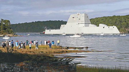 高科技驅逐艦朱姆沃爾特號（USS Zumwalt）。