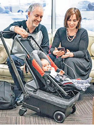 嬰兒車和手提行李結合的便攜嬰兒車。