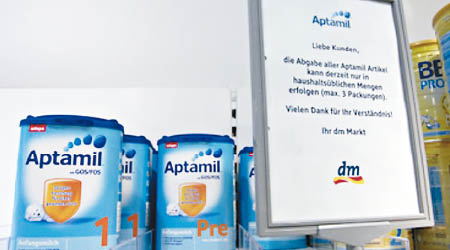 不少德國超市規定每人只能限買三罐奶粉。（互聯網圖片）
