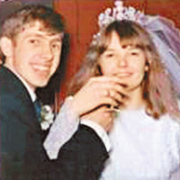 謝潑德（左）與首任妻子瑪格麗特。（互聯網圖片）