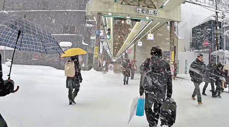 北海道札幌下起暴雪。（互聯網圖片）