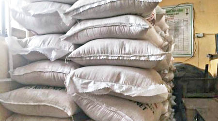 尼日利亞海關近日查獲該批假米。（互聯網圖片）