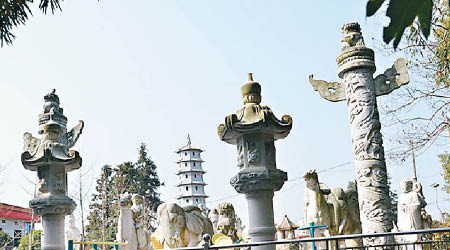 湘潭市人大代表李福坤佔地興建「活人墓」。（互聯網圖片）