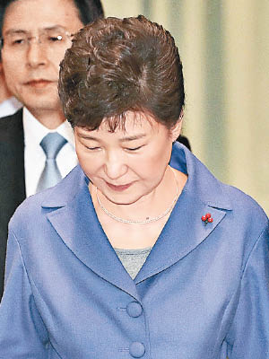 朴槿惠因密友崔順實干政一事而遭彈劾。