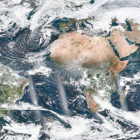 衞星圖片可見暴風雪覆蓋歐洲和美國東部。（NASA圖片）