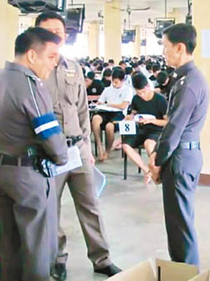曼谷警方招聘考試爆出作弊醜聞。（電視畫面）